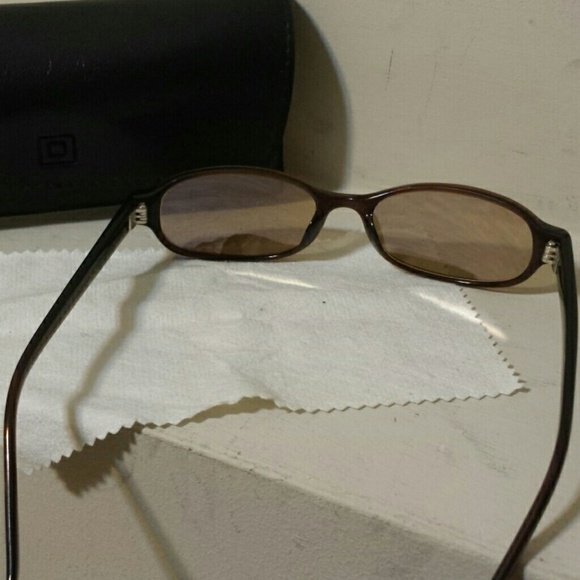 Sunglass Reaction - Picture 7 of 8